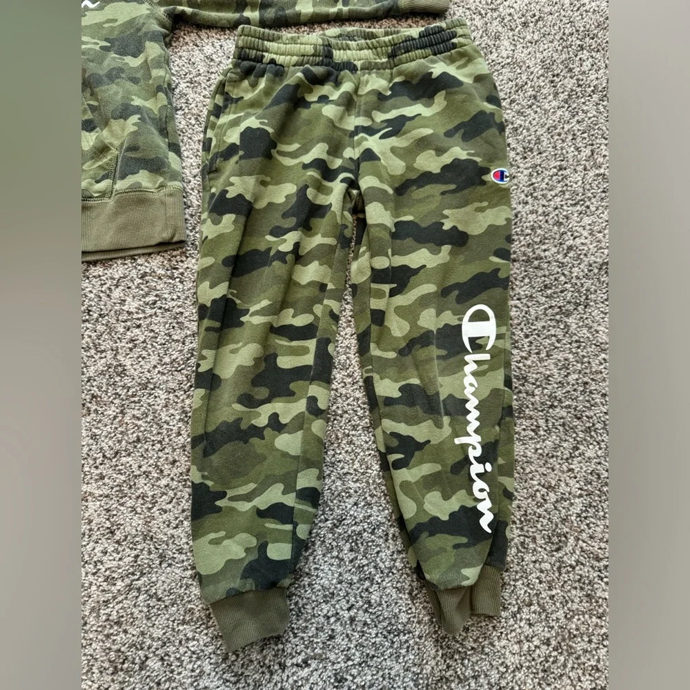 Kids Champion 2 piece camouflage outfit size S
